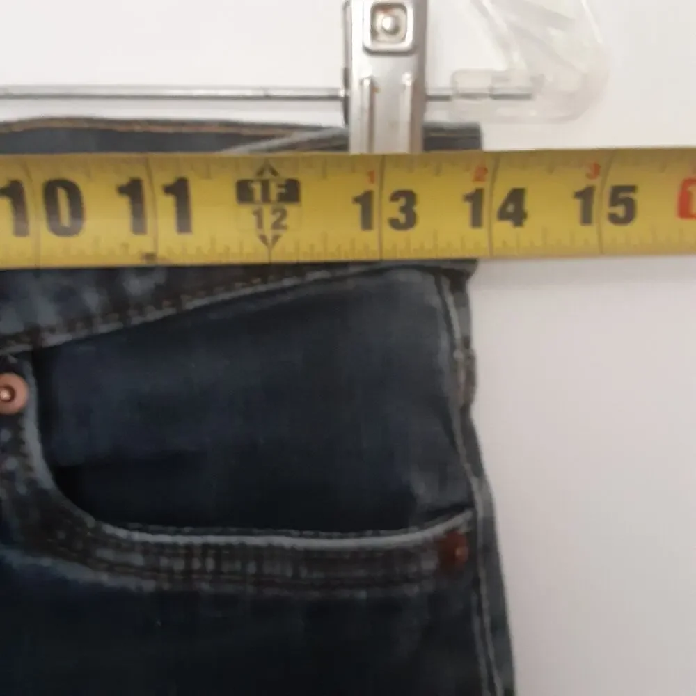 Levis measurements shown